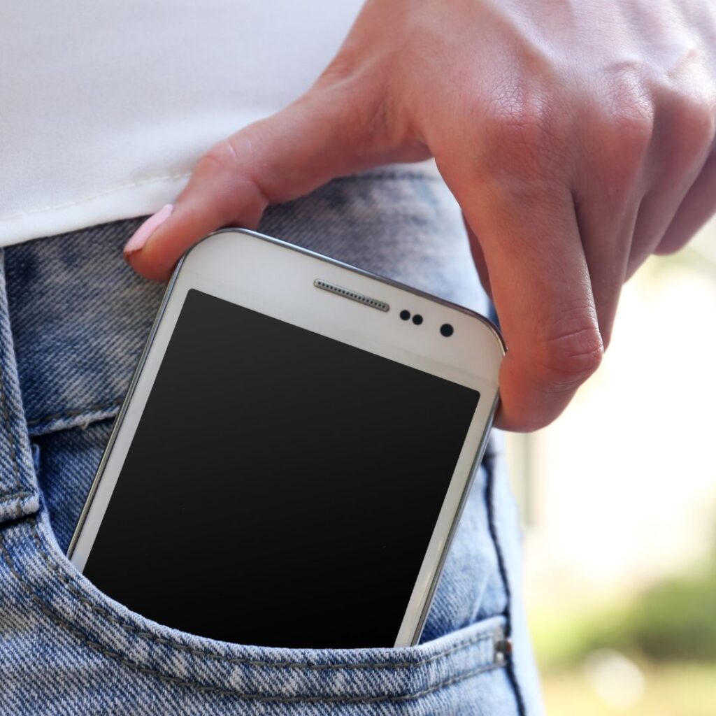 Älypuhelin taskussa?