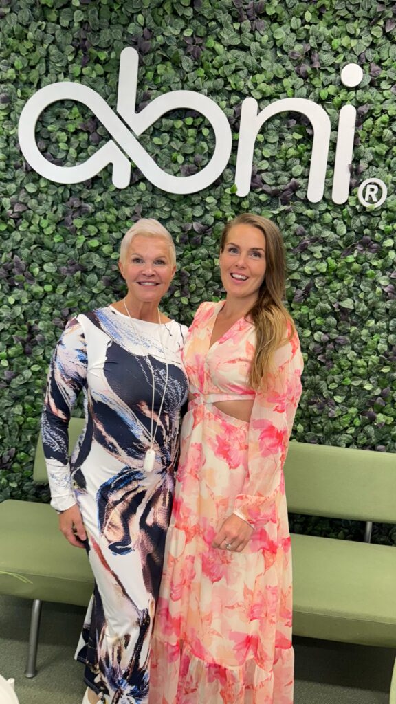 Kehovalmentaja-kurssin kouluttajat: Mona Mäkinen ja Melina Ruotsalainen